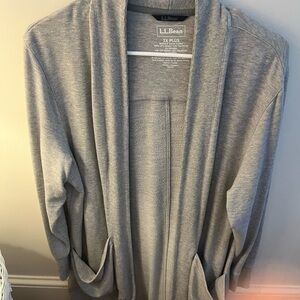 L.L. Bean Light Gray Woman’s Cardigan XL Plus! Cardigan has pockets. Comfy